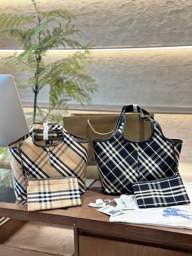 Burberry's new model has finally shipped its classic diagonal plaid backpack, which looks great. B's latest soft and upright shoulder bag is made of cotton twill fabric. Crafted in an Italian workshop, it is decorated with a unique grid pattern exclu