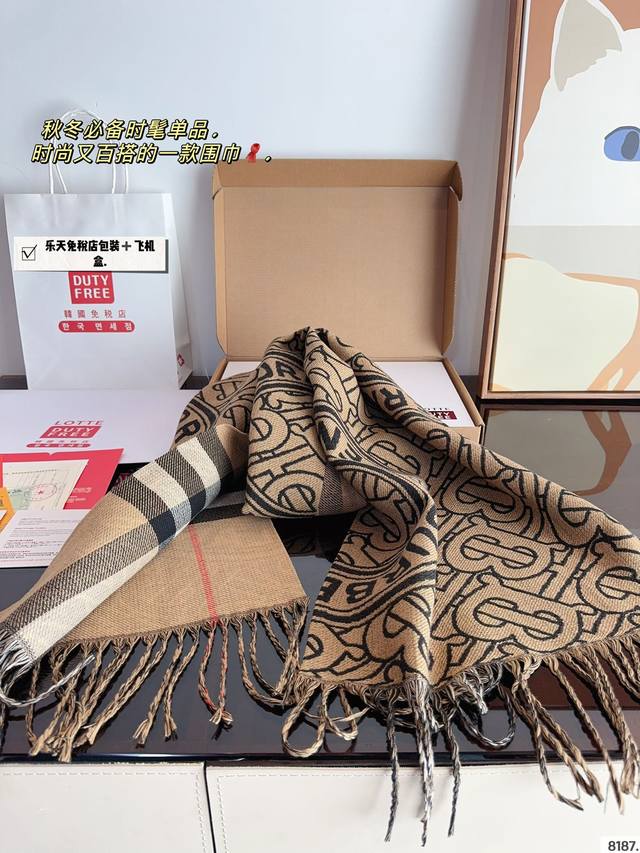 Comes with a gift box Burberry. The softest color scheme for scarves is a cashmere scarf with a great atmosphere. Don't you want to order such a beautiful scarf now?