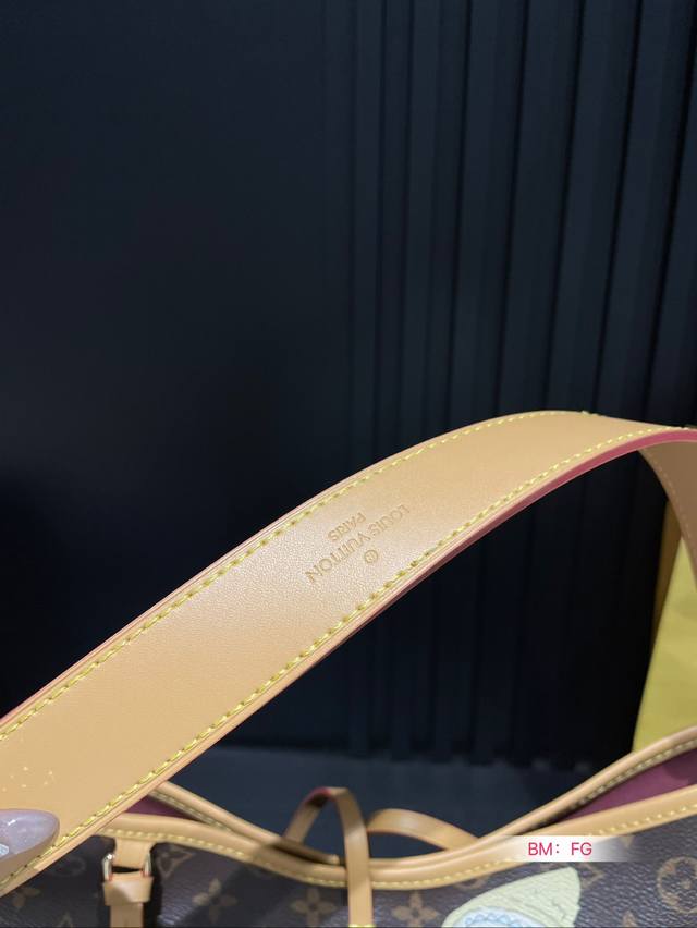 Comes with a folding gift box Lv, Kerry Ao bag, July new collection, old flower painted labubu women's bag, Carry All new collection, neverfull Lv, early spring game On series, Neverfull new shopping bag: