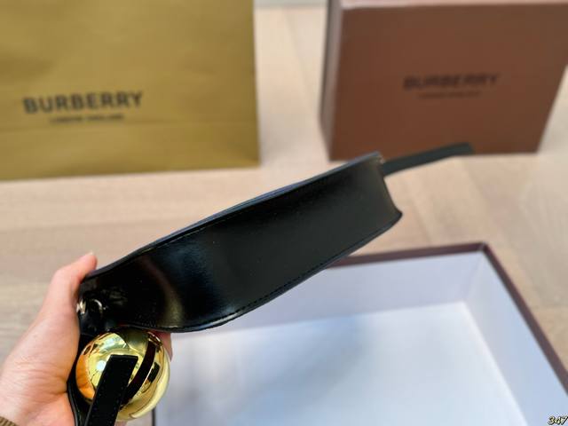 The latest fabric plaid pattern for Burberry bell bag with box matching! Daily trendy dressing, fashionable dressing, no problem at all! Appearance is suitable for both men and women. Size 26 13