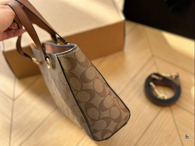 Coach Handheld Crossbody Bag with Box, Classic Old Flower Color, Super Durable, Full Zipper Design to Better Protect Your Items Size 20 * 18: