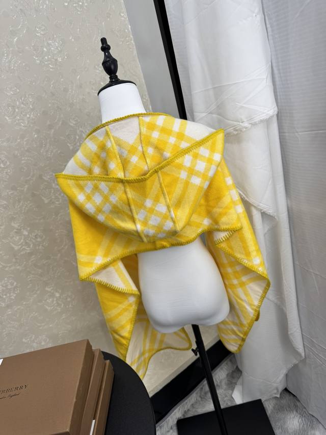 New scarf, Burberry. Original beautiful item, classic explosive item, returns to the forefront. Burberry's new imported Nepalese cashmere top embroidery scarf is definitely a screaming quality fashion brand's top design Essential high-end products fo