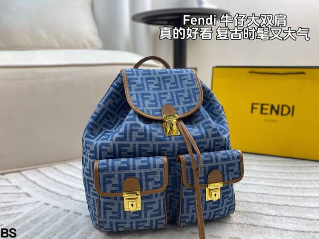 The new boxless Fendi backpack is loved at a glance. It is highly practical and can free your hands when going out. It has a retro and cute concave shape, and is a stylish and essential item! Size: 31.5 * 36: