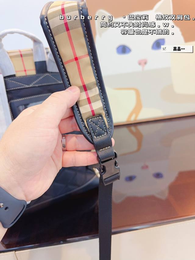 The highly recognizable Burberry brand logo decoration on the Burberry backpack instantly enhances its style and is particularly eye-catching. The shoulder strap design is very comfortable, the width is just right, and the bag capacity is also quite