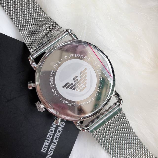 Original Armani Official Website Model: AR11104 Case: 316L Stainless Steel Mirror: Reinforced Mineral Glass Strap: Stainless Steel Mesh Buckle: Concealed Buckle Size: 43mm * 11mm Dark Matching Series: