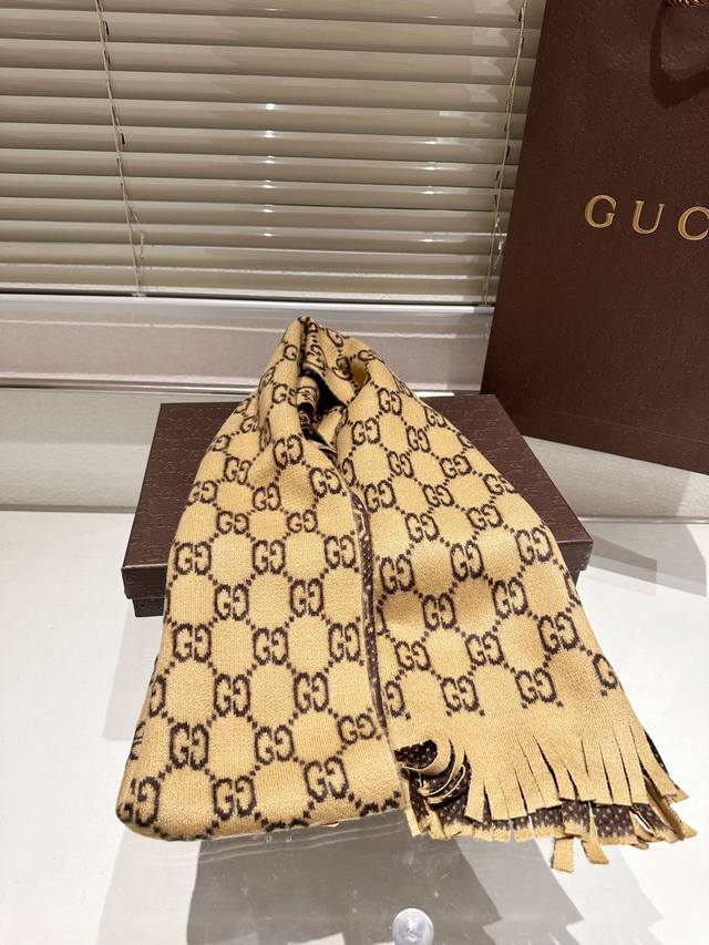 High end cashmere scarf gift box Guqi classic scarf made of real materials! This scarf is suitable for spring, autumn, and winter! It looks great as a shawl! Brighten skin tone! The upper body effect has a very strong aura, with a soft and textured f