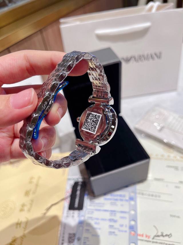 Original Armani 316L stainless steel watch mirror: reinforced mineral glass strap: 316L diameter size: 32mm * pearl mother of pearl perfectly blends and shines on the wrist, creating an elegant image for women with pure, simple and elegant temperamen