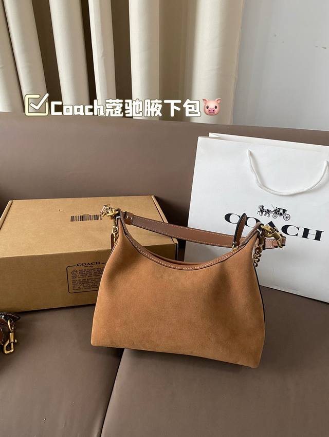 Paired with the new Kouchi underarm bag, the spicy girl style is also too cool. The new product is so beautiful. The new bag has a good shape for carrying~It's really cool. Family size: 25 15:
