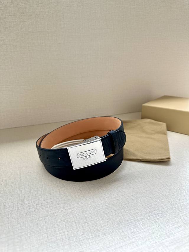 As a well-known fashion brand, Coach with a width of 3.5cm often cleverly integrates its brand logo into the design of the belt, such as printing the brand's initials, patterns, etc. on the buckle or belt, which not only highlights the brand's identi