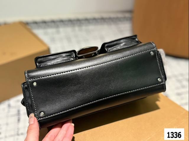 Coach Coach's new motorcycle bag with box, Cargo Soft Tabby, black motorcycle bag