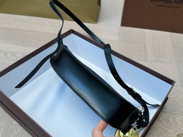 The latest fabric plaid pattern for Burberry bell bag with box matching! Daily trendy dressing, fashionable dressing, no problem at all! Appearance is suitable for both men and women. Size 26 13