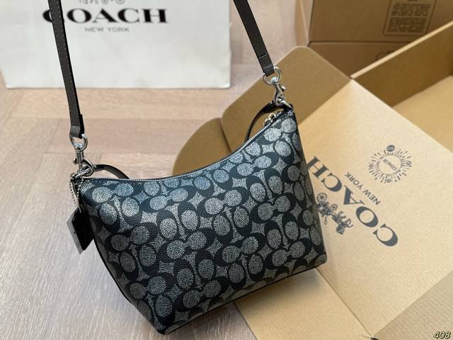 The airplane box, Coach armpit bag, has a high-quality texture, super large capacity, and durability. It can be worn on the street for daily use with a 100% return rate. It is this casual and lazy feeling. Size 20 15: