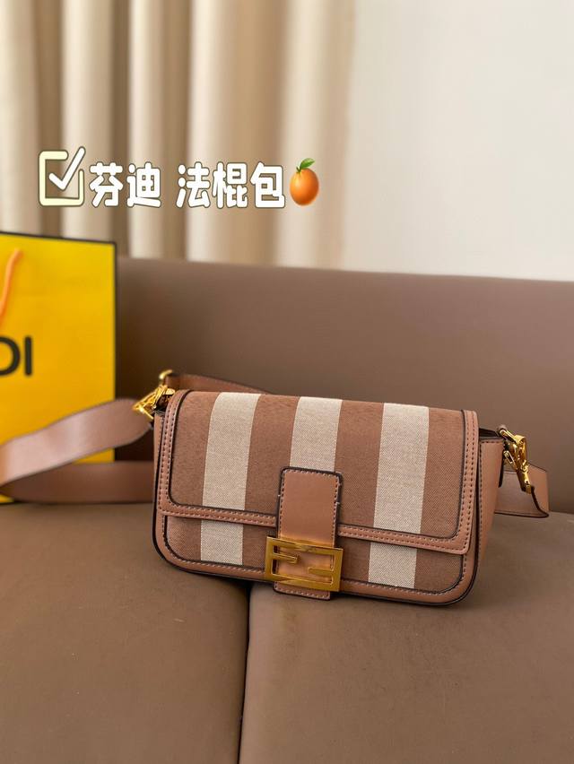Folding box size 25.15, Fendi Fa stick bag, fashionable and easy to hold, not looking old, great to match, and the addition of beautiful appearance and temperament is so high~I love this calm and elegant: