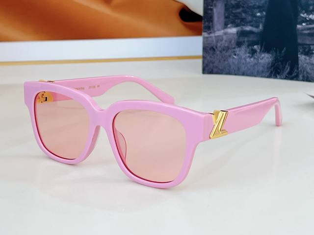 Louis Vuitton Model: Z2120E Size: 55 mouthed 18-140