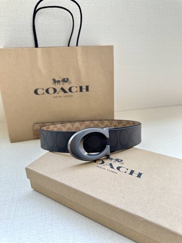 The 3.7cm wide COACH double-sided belt is made of black fabric with a classic logo buckle, and comes in two different appearances. Its fit can be personalized and can be cut with scissors. Trimmable double-sided: