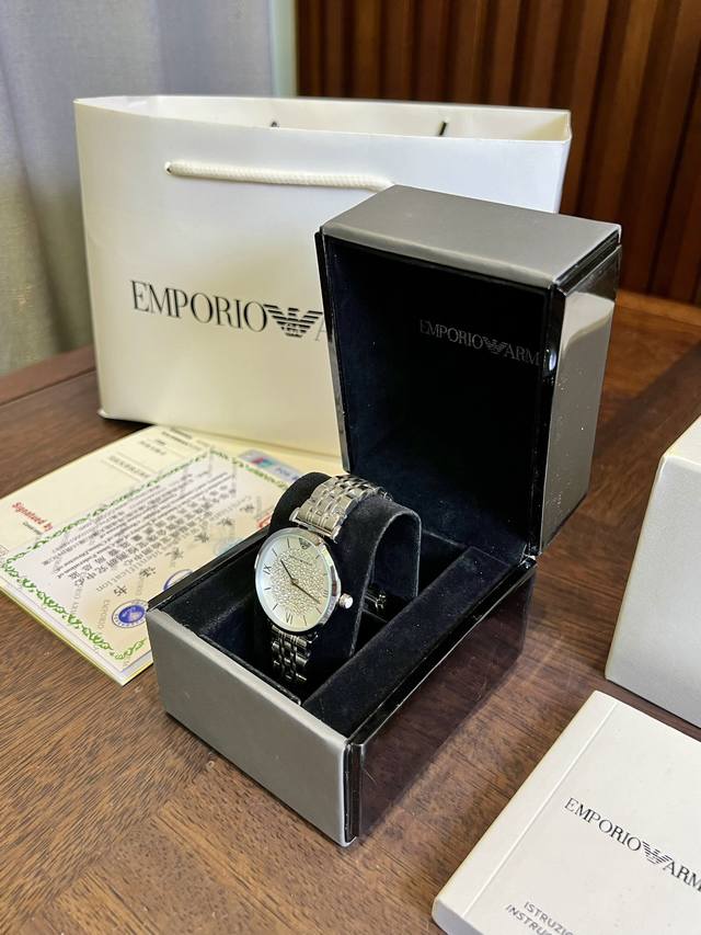 FFFH Picture Same Packaging 25 Armani Starry Sky Arrives Armani Case: 316L Stainless Steel Mirror: Reinforced Mineral Glass Strap: 316L Stainless Steel Buckle: Double Button Size: 33mm Wrapping