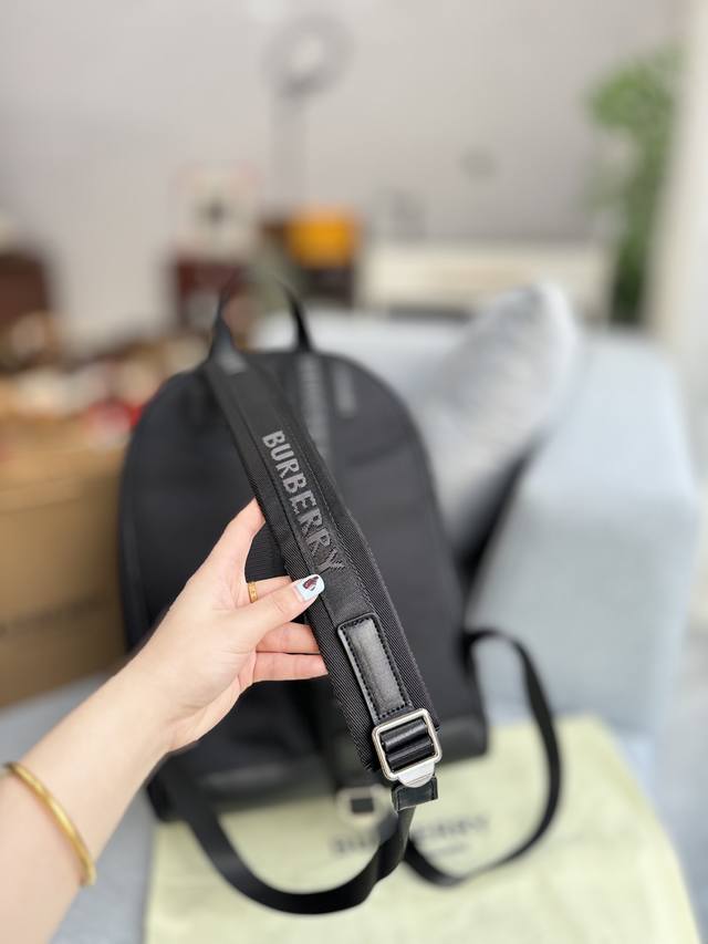 Boxless Size: 29.5 × 43 Burberry Canvas Backpack Backpack Latest Edition Backpack This fashionable functional backpack is the most suitable for urban active people. It combines sports bag shape with detail elements and looks great on the back