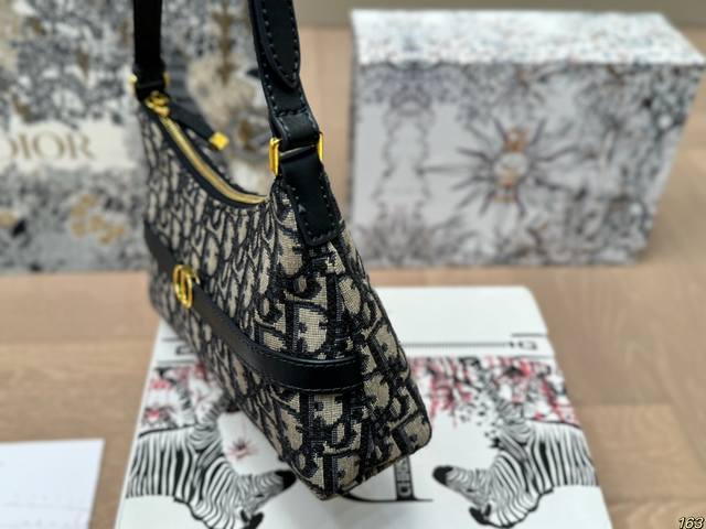 Airplane Box Dior Underarm Bag Full of Different Handsome Feeling Sweet Cool Spicy Girl Essential Size 23 11: