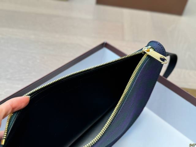 The latest fabric plaid pattern for Burberry bell bag with box matching! Daily trendy dressing, fashionable dressing, no problem at all! Appearance is suitable for both men and women. Size 26 13