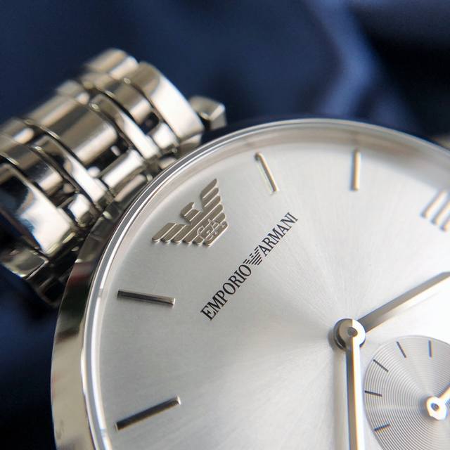 Good recommendation, Armani Versatile Steel Strap Men's Watch Model AR1819 Steel Strap Quartz Watch, dial diameter 43mm 316 stainless steel strap, white dial, stopwatch dial, mineral glass mirror. Butterfly Double Button, Design: