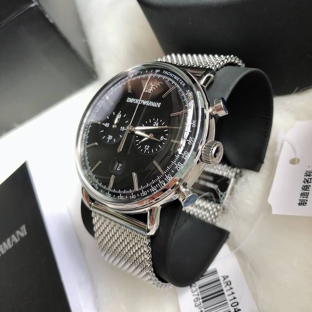 Original Armani Official Website Model: AR11104 Case: 316L Stainless Steel Mirror: Reinforced Mineral Glass Strap: Stainless Steel Mesh Buckle: Concealed Buckle Size: 43mm * 11mm Dark Matching Series: