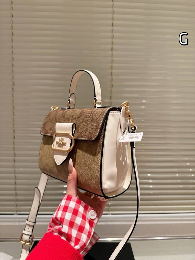 Leather version Coach gentle color series hand-held mailman bag Coach November new small bag natural color series better matching capacity is also good phone size 20.16cm with gift box: