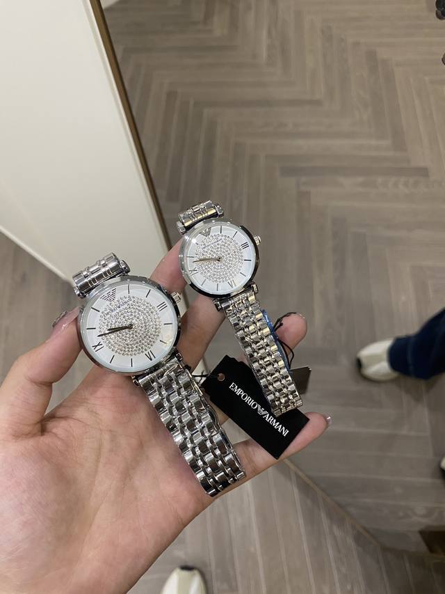 High quality Armani Starry Sky women's watch, I think girls all like this bling bling watch. Men's tickets, husbands should buy one for their girlfriends! Long out of stock. Pictures cannot capture the beauty of real objects, but real objects are rea