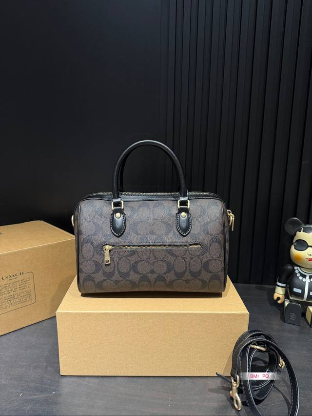 Coach Coach Mini Pillow Bag with Box, New Product Super Cute Mini Boston Small Body, Large Capacity! Size: 25 * 16: