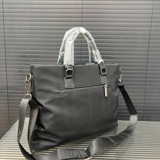Burberry canvas men's handbag, handbag, computer bag, exquisite inlay craftsmanship, classic and versatile, photographed in the original factory fabric 28 X 38 Cm
