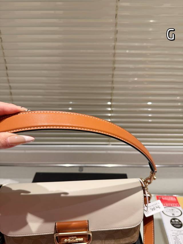 Cowhide version Coach gentle color series Mogan bag Coach November new product small bag natural color series better matching capacity is also good phone size 26.15cm with gift box: