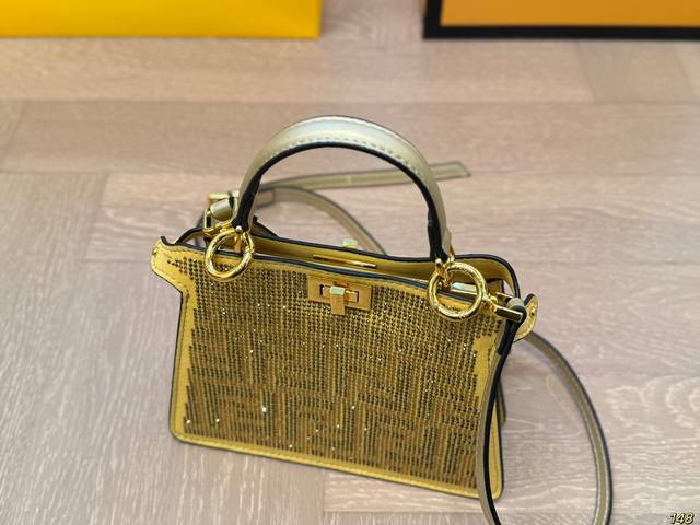 Fendi Keepaboo Water Diamond Kitten Bag with Unique Design, Fashionable and Classic, Super Versatile, Suitable for Daily Commuting, Both A and S Size 20 15: