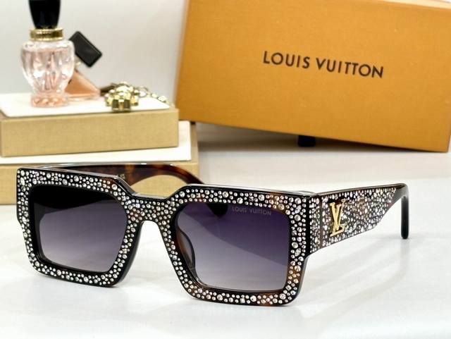 Louis Vuitton * Model: Z2396E Size: 54 ports 22 145