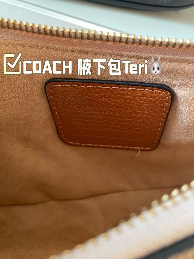 Folding gift box size: 24 * 13 Coach Underarm Bag Teri new product from the Coach Teri series. The Underarm Bag is super suitable for wearing a camisole dress in summer and pairing it with an Underarm Bag. It's simply amazing: