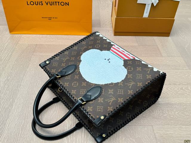 Lv hand woven original fabric, a top luxury brand in the world with a history of luxury goods. The most outstanding fashion design style in the fashion industry is available at the counter, and the latest design is highly favored by customers. It is