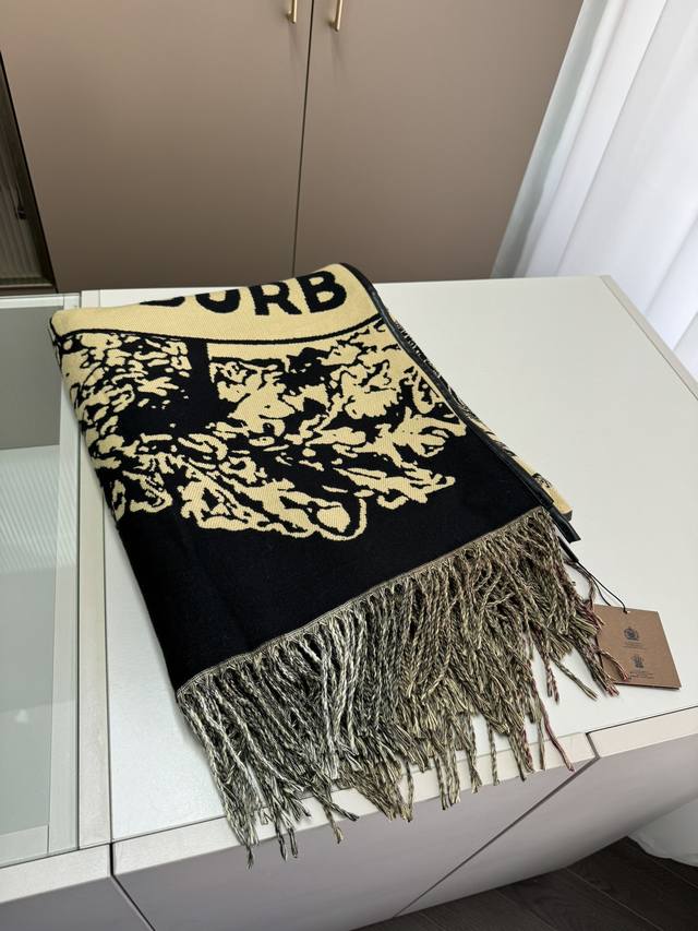 Burberry's popular women's scarf and shawl dual-use model with special craftsmanship and high-end research and development has been stunningly launched and loved by Bai Fumei. It is definitely worth buying a box gift bag