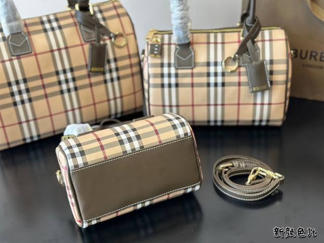 Burberry pillow bag can be carried by hand or slung over, with dimensions of 30cm, 25cm, and 18cm. There are no age restrictions
