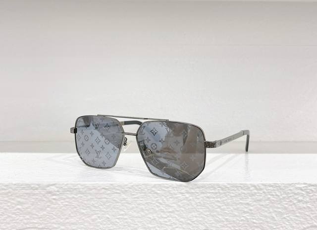 Louis Vuitton * Model: Z3109U Size: 50 Ports 20-145