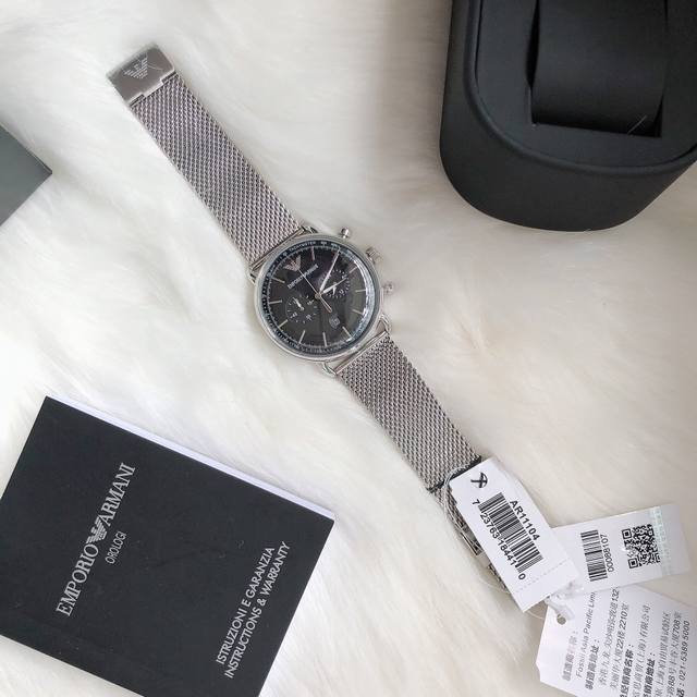 Original Armani Official Website Model: AR11104 Case: 316L Stainless Steel Mirror: Reinforced Mineral Glass Strap: Stainless Steel Mesh Buckle: Concealed Buckle Size: 43mm * 11mm Dark Matching Series: