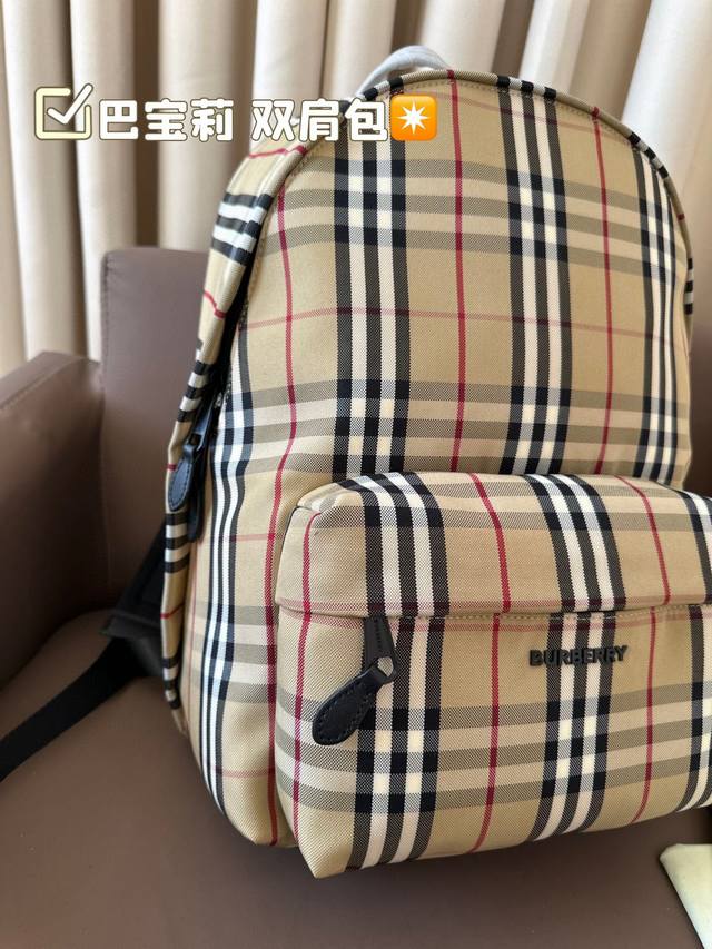 Go to Burberry backpack, classic fabric feels super nice, steady and generous! You won't choose the wrong one! Size: 34 * 42
