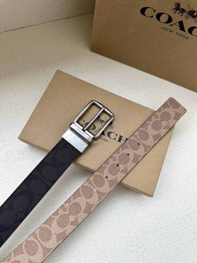 The 3.7cm wide COACH double-sided belt is made of black fabric with a classic logo buckle, and comes in two different appearances. Its fit can be personalized and can be cut with scissors. Trimmable double-sided: