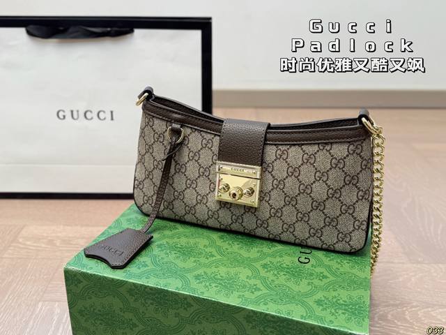 The new product of Guccipadlock 2024, Hobo, is lighter and has smoother and more natural lines compared to the Padlock that was released before. The hardware part will not collapse very much, and the bottom of the package is made of leather shaping a
