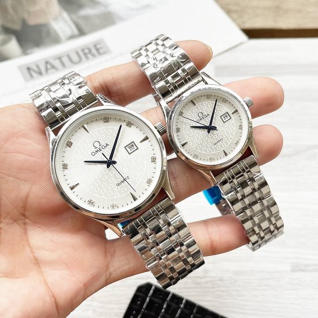 White case: Gold case: Steel strap 20 Omega couple watch with original imported quartz movement, mineral glass mirror 316L stainless steel case, diameter of male 40mm, female 30mm, thickness 8Mm. If today's sunlight stops, it will be dazzling: