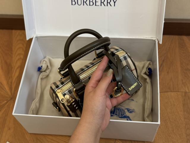 Box Size: 20.13Cm Burberry | Knock Cute Pillow Bag~Multi color, Hand carried Crossbody Matching~