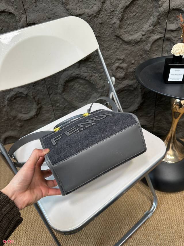 Fendi woolen mini tote bag of the same price, printed with brown ff jacquard pattern and light brown leather Fendi Roma logo, with hard leather handle. Featuring spacious interior compartments with light brown leather edges and gold accents: