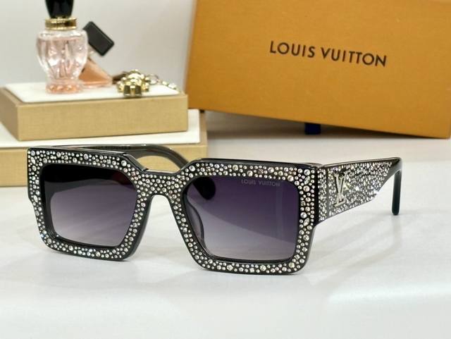 Louis Vuitton * Model: Z2396E Size: 54 ports 22 145