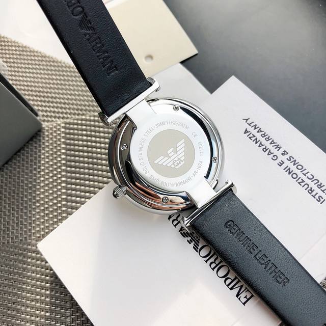 Counter packaging, recommended Armani model: Ar1674 Case: 316L stainless steel Mirror: Mineral reinforced glass Strap: Imported cowhide Buckle: Needle Buckle Size: 40 * 10mm Simple to Classic: