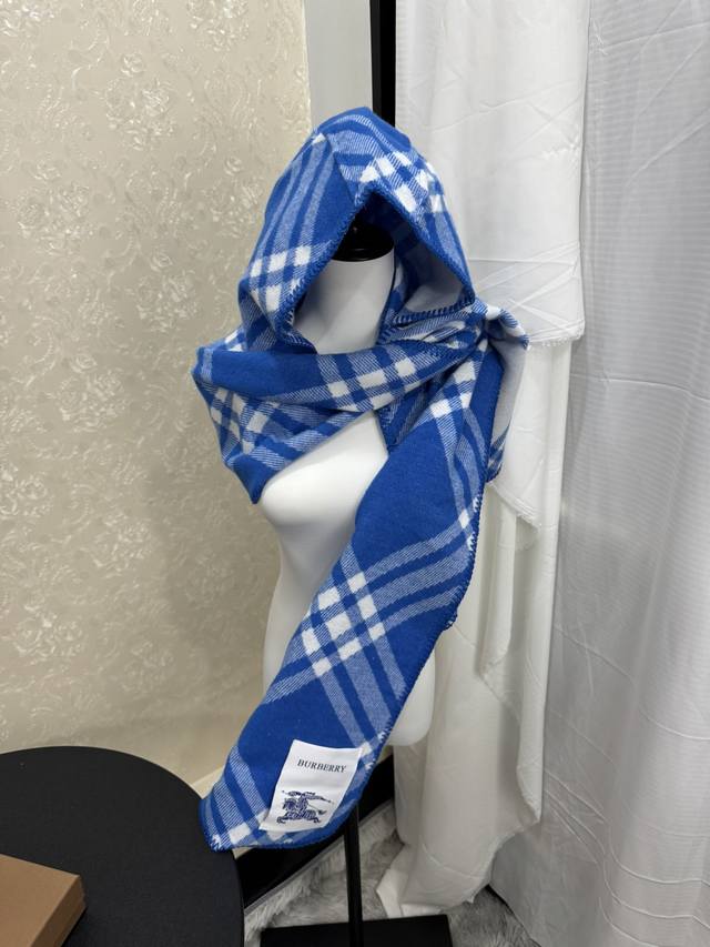 New scarf, Burberry. Original beautiful item, classic explosive item, returns to the forefront. Burberry's new imported Nepalese cashmere top embroidery scarf is definitely a screaming quality fashion brand's top design Essential high-end products fo