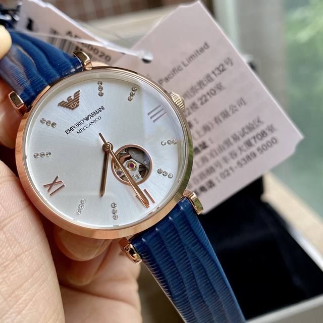 Armani mechanical women's watch has arrived!! Classic and minimalist Italian style, with a transparent heart on the exposed movement, imported cowhide strap with original buckle mineral crystal mirror 30 meters waterproof, fully manual winding mechan