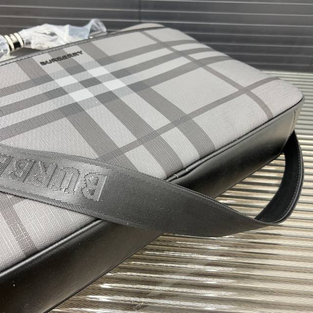 Burberry men's checkered briefcase computer bag crossbody handbag features exquisite inlay craftsmanship, classic and versatile physical photography, original factory fabric, high-end quality delivery dust bag 38 X 27 Cm