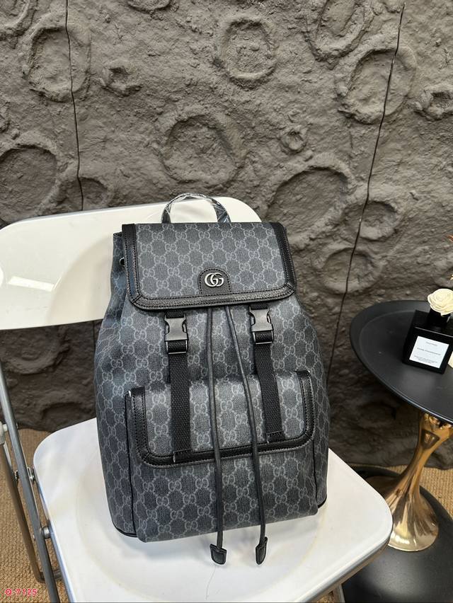 The Gucci Cool Backpack is both high-end and fashionable, with a high return rate. It is a lightweight, high-capacity, and essential item for travel. Size: 29.38Cm: